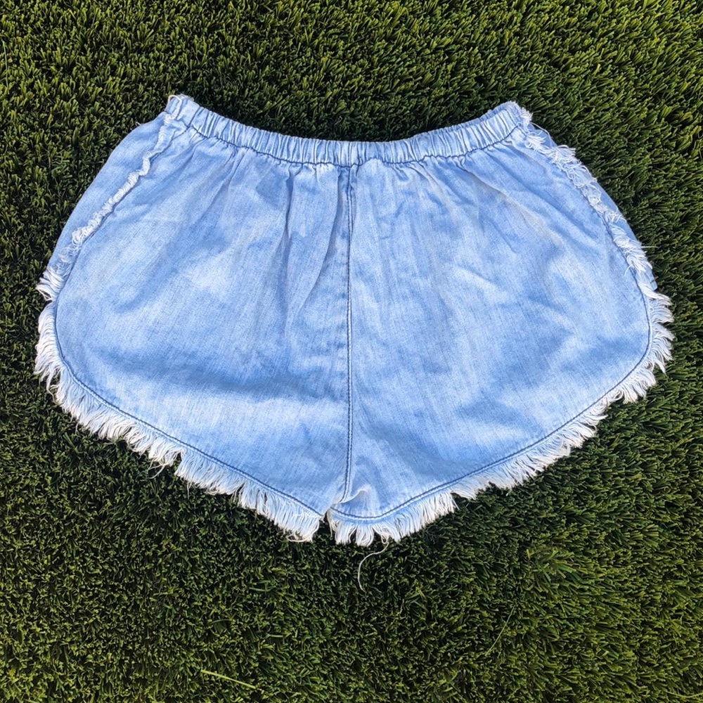 High waisted light washed denim fringe shorts - Picture 2 of 2